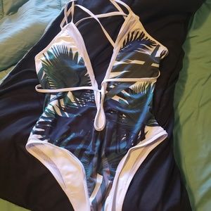 One piece leaf pattern swimsuit NWOT